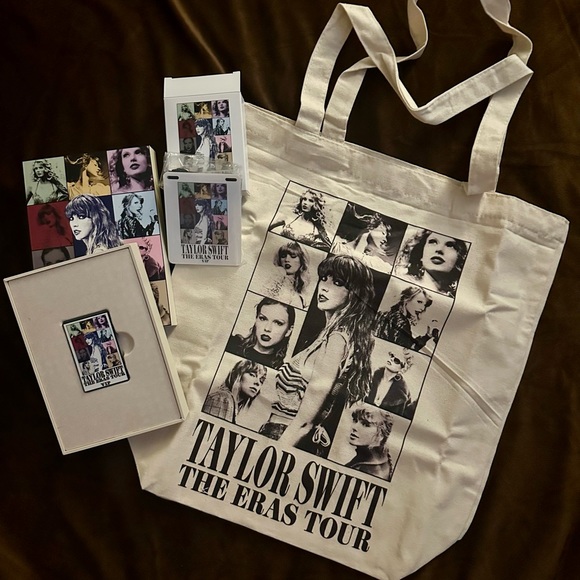 TAYLOR SWIFT ERAS TOUR VIP BOX 🫶🏻 - Picture 5 of 7